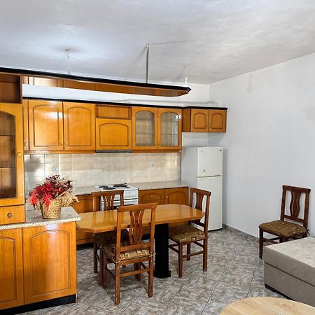 Alex Apartments Sarandë エクステリア 写真