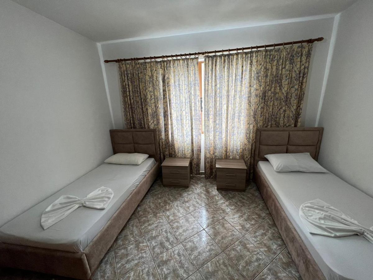 Alex Apartments Sarandë エクステリア 写真
