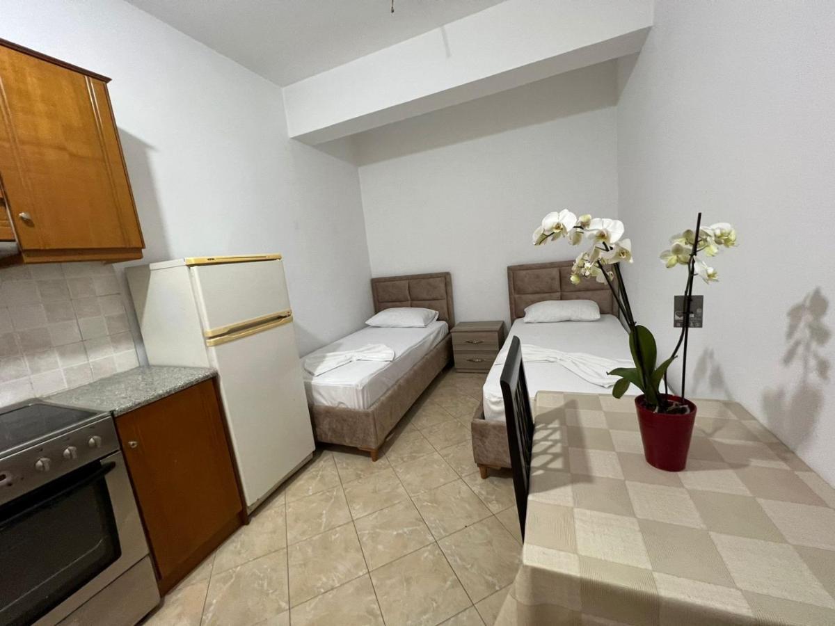 Alex Apartments Sarandë エクステリア 写真