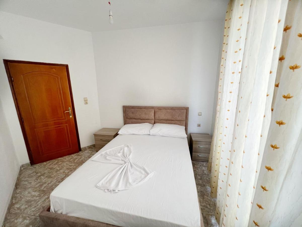 Alex Apartments Sarandë エクステリア 写真