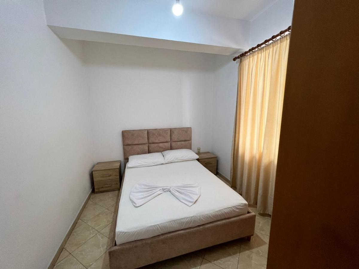 Alex Apartments Sarandë エクステリア 写真