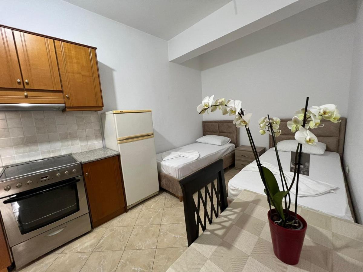 Alex Apartments Sarandë エクステリア 写真