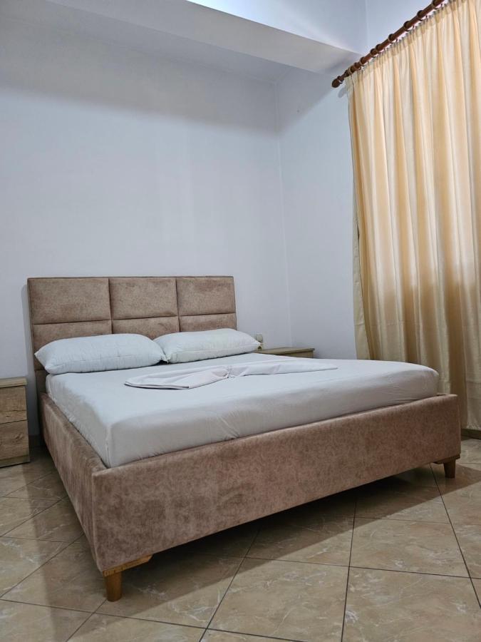 Alex Apartments Sarandë エクステリア 写真