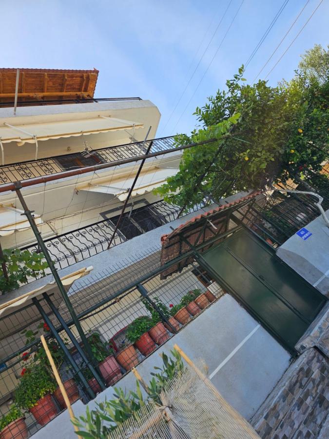 Alex Apartments Sarandë エクステリア 写真
