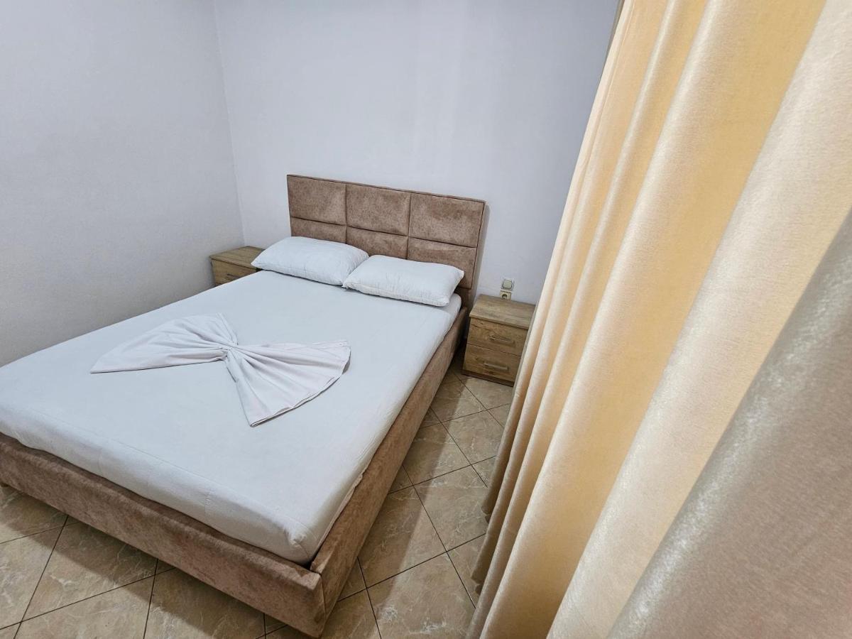Alex Apartments Sarandë エクステリア 写真