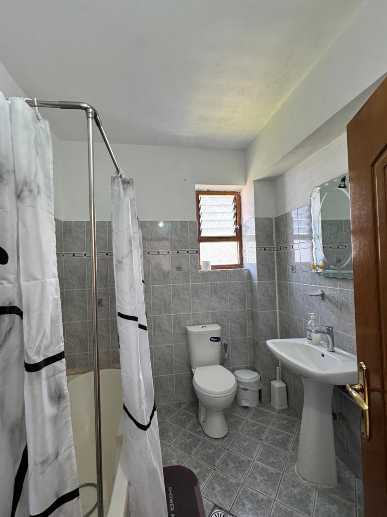 Alex Apartments Sarandë エクステリア 写真